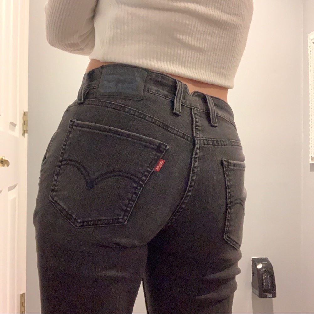 Gray Black O-Ring Zip Levi’s High Waisted Jeans